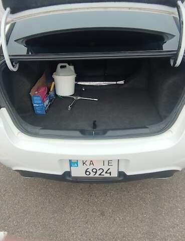 Белый Додж Дарт, объемом двигателя 2.36 л и пробегом 84 тыс. км за 9900 $, фото 14 на Automoto.ua