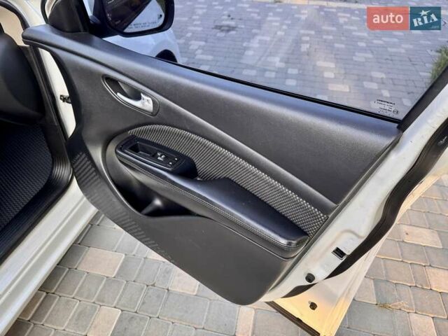 Белый Додж Дарт, объемом двигателя 2.4 л и пробегом 212 тыс. км за 6999 $, фото 43 на Automoto.ua