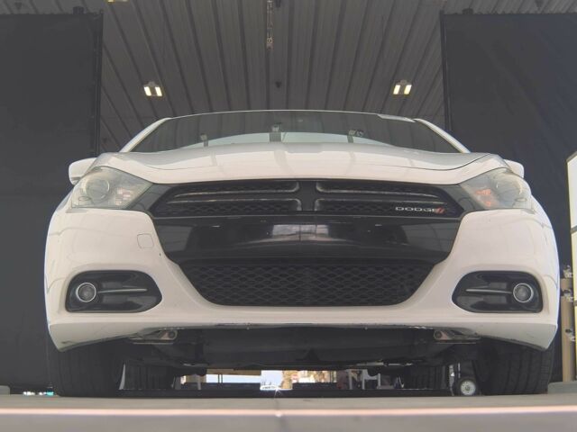 Белый Додж Дарт, объемом двигателя 2.4 л и пробегом 88 тыс. км за 1800 $, фото 1 на Automoto.ua