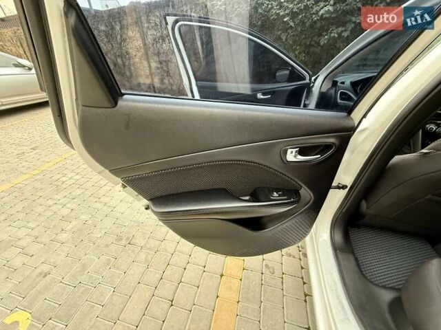 Білий Додж Дарт, об'ємом двигуна 2.4 л та пробігом 212 тис. км за 6900 $, фото 35 на Automoto.ua