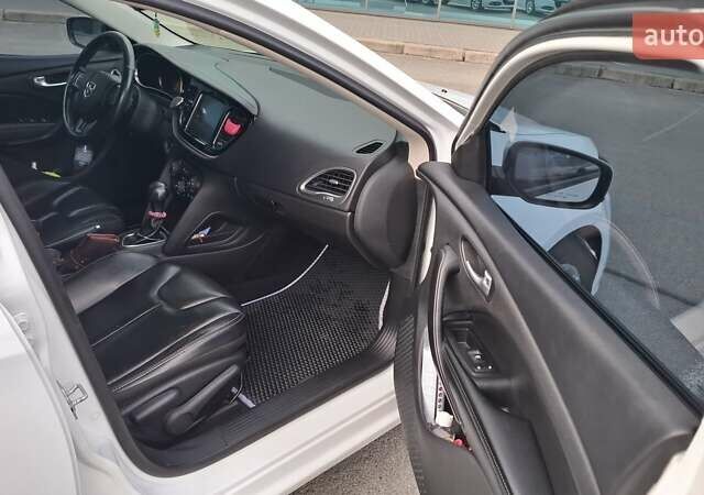 Белый Додж Дарт, объемом двигателя 2.4 л и пробегом 322 тыс. км за 8100 $, фото 5 на Automoto.ua