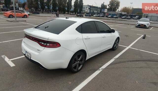 Белый Додж Дарт, объемом двигателя 2.36 л и пробегом 84 тыс. км за 9900 $, фото 5 на Automoto.ua