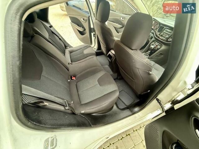 Білий Додж Дарт, об'ємом двигуна 2.4 л та пробігом 212 тис. км за 6900 $, фото 27 на Automoto.ua