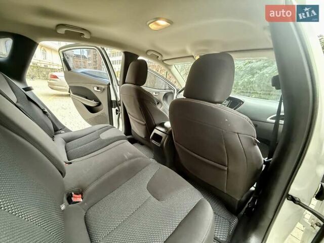 Білий Додж Дарт, об'ємом двигуна 2.4 л та пробігом 212 тис. км за 6900 $, фото 31 на Automoto.ua