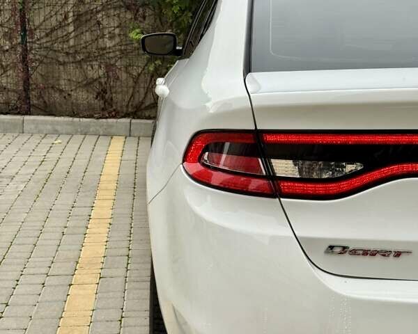 Білий Додж Дарт, об'ємом двигуна 2.4 л та пробігом 212 тис. км за 6900 $, фото 15 на Automoto.ua