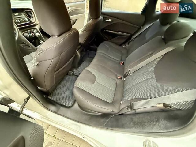 Білий Додж Дарт, об'ємом двигуна 2.4 л та пробігом 212 тис. км за 6900 $, фото 33 на Automoto.ua