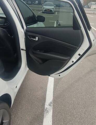 Белый Додж Дарт, объемом двигателя 2.36 л и пробегом 84 тыс. км за 9900 $, фото 11 на Automoto.ua