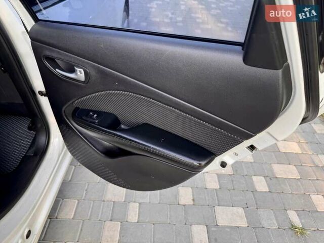 Белый Додж Дарт, объемом двигателя 2.4 л и пробегом 212 тыс. км за 6999 $, фото 54 на Automoto.ua