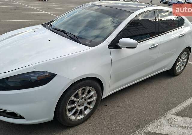 Белый Додж Дарт, объемом двигателя 2.4 л и пробегом 322 тыс. км за 8100 $, фото 4 на Automoto.ua