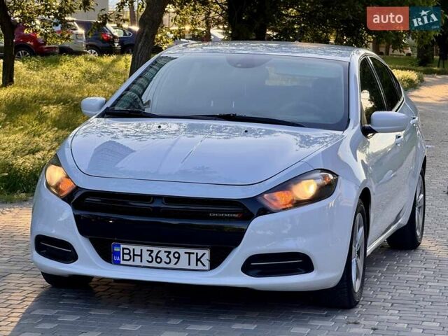 Белый Додж Дарт, объемом двигателя 2.4 л и пробегом 212 тыс. км за 6999 $, фото 3 на Automoto.ua