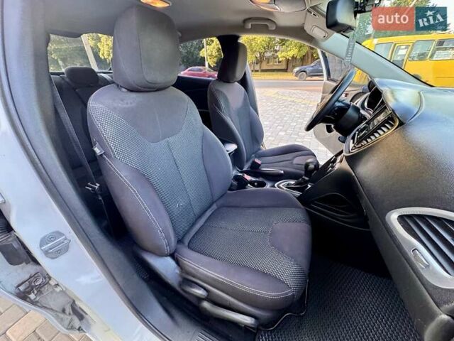 Белый Додж Дарт, объемом двигателя 2.4 л и пробегом 212 тыс. км за 6999 $, фото 41 на Automoto.ua