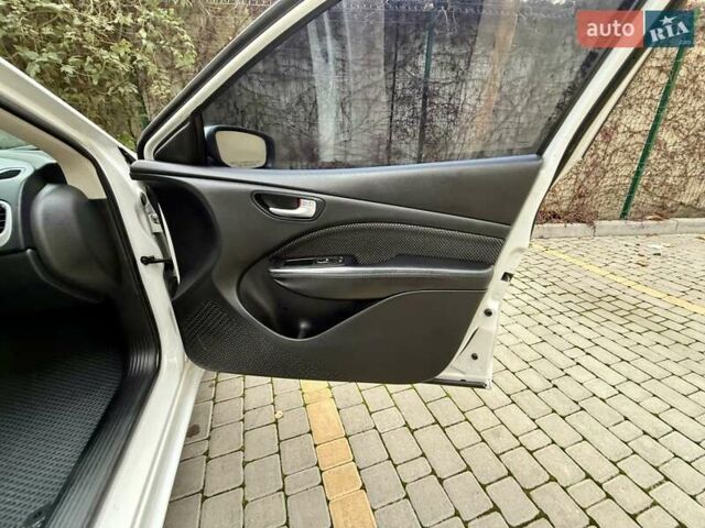 Білий Додж Дарт, об'ємом двигуна 2.4 л та пробігом 212 тис. км за 6900 $, фото 36 на Automoto.ua