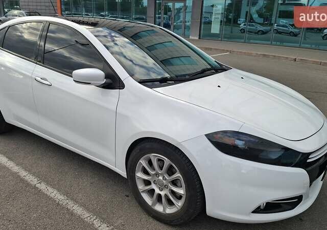 Белый Додж Дарт, объемом двигателя 2.4 л и пробегом 322 тыс. км за 8100 $, фото 3 на Automoto.ua