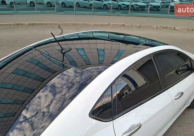 Белый Додж Дарт, объемом двигателя 2.4 л и пробегом 322 тыс. км за 8100 $, фото 6 на Automoto.ua