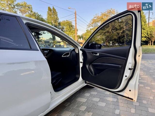 Белый Додж Дарт, объемом двигателя 2.4 л и пробегом 212 тыс. км за 6999 $, фото 39 на Automoto.ua