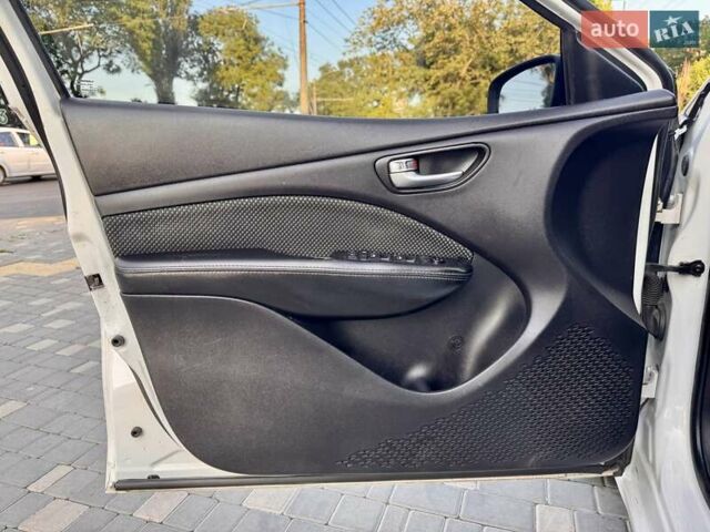 Белый Додж Дарт, объемом двигателя 2.4 л и пробегом 212 тыс. км за 6999 $, фото 49 на Automoto.ua