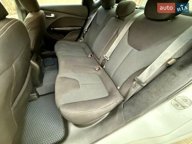 Білий Додж Дарт, об'ємом двигуна 2.4 л та пробігом 212 тис. км за 6900 $, фото 38 на Automoto.ua