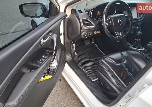 Белый Додж Дарт, объемом двигателя 2.4 л и пробегом 322 тыс. км за 8100 $, фото 12 на Automoto.ua