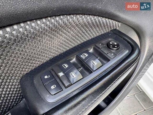 Белый Додж Дарт, объемом двигателя 2.4 л и пробегом 212 тыс. км за 6999 $, фото 48 на Automoto.ua