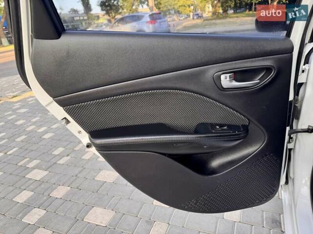 Белый Додж Дарт, объемом двигателя 2.4 л и пробегом 212 тыс. км за 6999 $, фото 56 на Automoto.ua