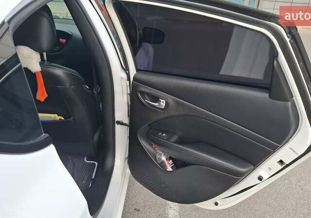 Белый Додж Дарт, объемом двигателя 2.4 л и пробегом 322 тыс. км за 8100 $, фото 10 на Automoto.ua