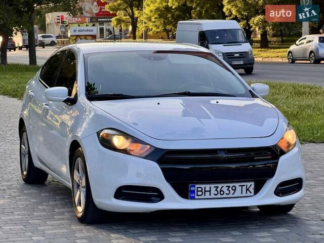 Белый Додж Дарт, объемом двигателя 2.4 л и пробегом 212 тыс. км за 6999 $, фото 5 на Automoto.ua