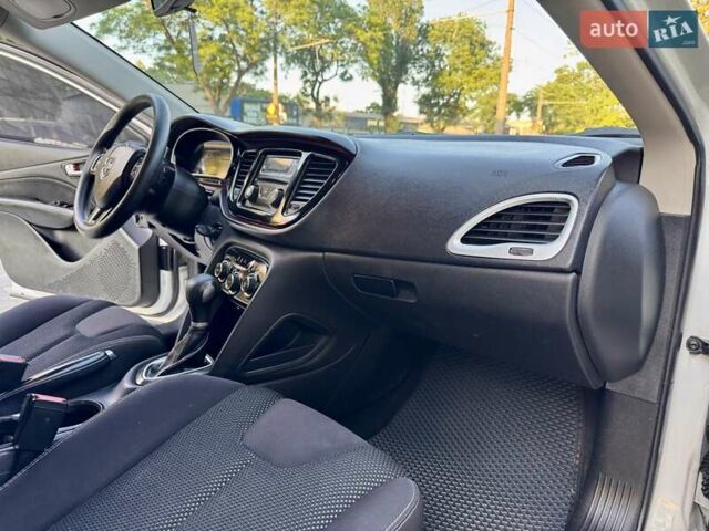 Белый Додж Дарт, объемом двигателя 2.4 л и пробегом 212 тыс. км за 6999 $, фото 45 на Automoto.ua