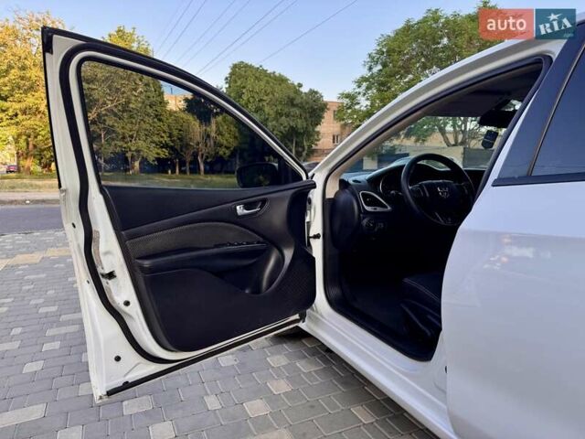 Белый Додж Дарт, объемом двигателя 2.4 л и пробегом 212 тыс. км за 6999 $, фото 44 на Automoto.ua