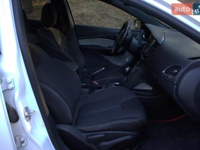 Белый Додж Дарт, объемом двигателя 2.4 л и пробегом 192 тыс. км за 9400 $, фото 10 на Automoto.ua