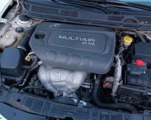 Білий Додж Дарт, об'ємом двигуна 2.36 л та пробігом 152 тис. км за 7000 $, фото 18 на Automoto.ua