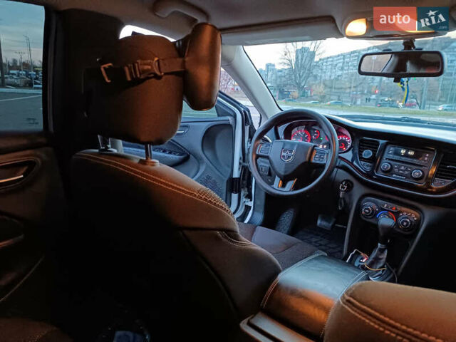 Білий Додж Дарт, об'ємом двигуна 2.36 л та пробігом 152 тис. км за 7000 $, фото 12 на Automoto.ua