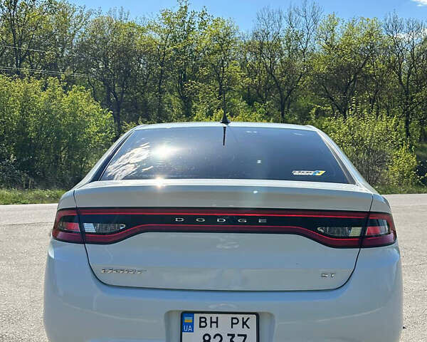 Білий Додж Дарт, об'ємом двигуна 2.36 л та пробігом 194 тис. км за 8500 $, фото 2 на Automoto.ua