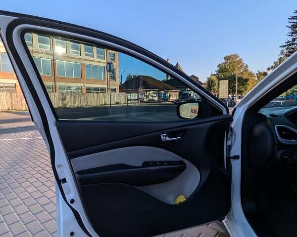 Білий Додж Дарт, об'ємом двигуна 2.4 л та пробігом 271 тис. км за 8500 $, фото 16 на Automoto.ua