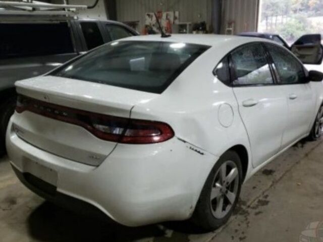 Белый Додж Дарт, объемом двигателя 2.4 л и пробегом 122 тыс. км за 9350 $, фото 2 на Automoto.ua