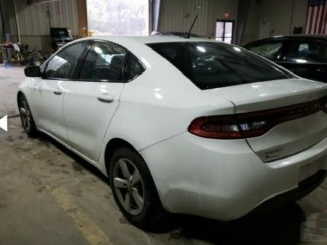 Белый Додж Дарт, объемом двигателя 2.4 л и пробегом 122 тыс. км за 9350 $, фото 1 на Automoto.ua