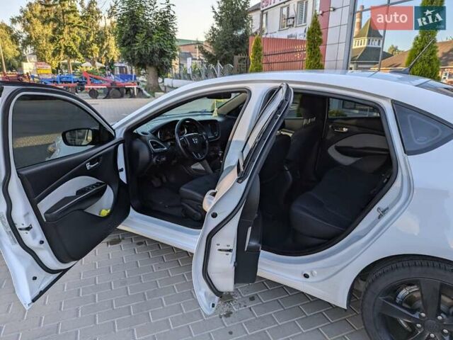 Білий Додж Дарт, об'ємом двигуна 2.4 л та пробігом 271 тис. км за 8500 $, фото 9 на Automoto.ua