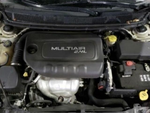 Белый Додж Дарт, объемом двигателя 2.4 л и пробегом 122 тыс. км за 9350 $, фото 7 на Automoto.ua