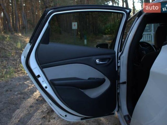 Белый Додж Дарт, объемом двигателя 2.4 л и пробегом 192 тыс. км за 9400 $, фото 14 на Automoto.ua