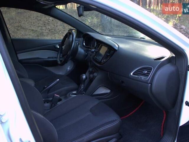 Белый Додж Дарт, объемом двигателя 2.4 л и пробегом 192 тыс. км за 9400 $, фото 9 на Automoto.ua