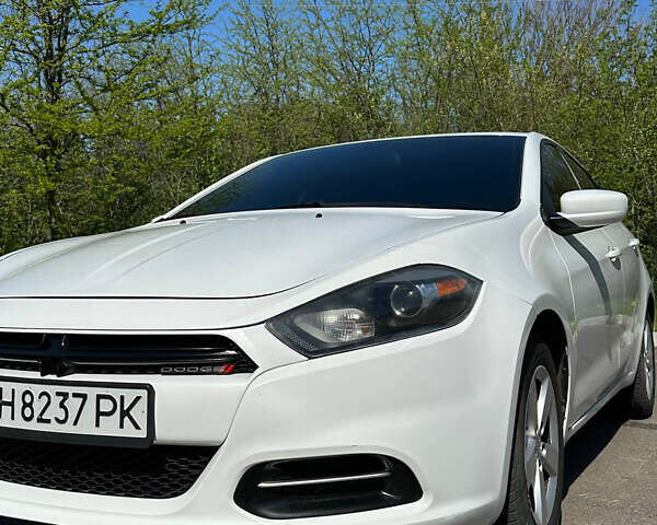 Білий Додж Дарт, об'ємом двигуна 2.36 л та пробігом 194 тис. км за 8500 $, фото 1 на Automoto.ua
