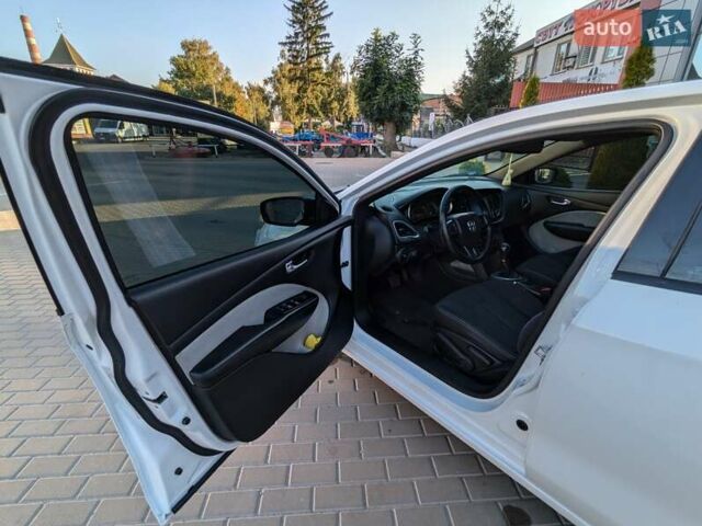 Білий Додж Дарт, об'ємом двигуна 2.4 л та пробігом 271 тис. км за 8500 $, фото 17 на Automoto.ua
