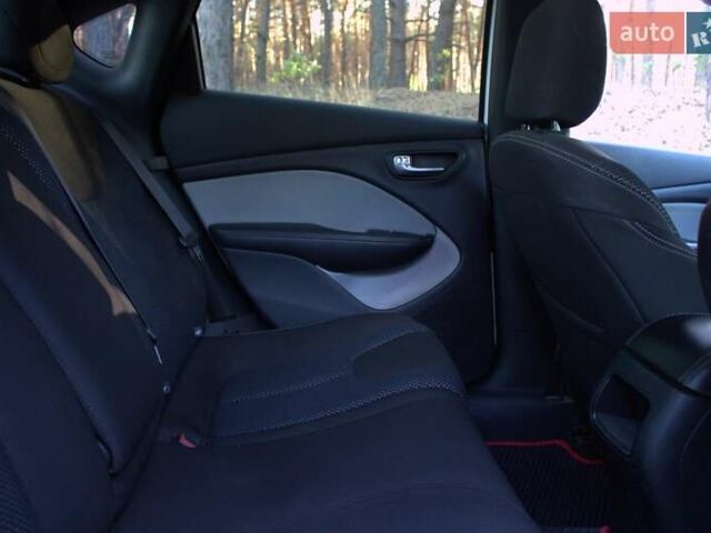 Белый Додж Дарт, объемом двигателя 2.4 л и пробегом 192 тыс. км за 9400 $, фото 26 на Automoto.ua