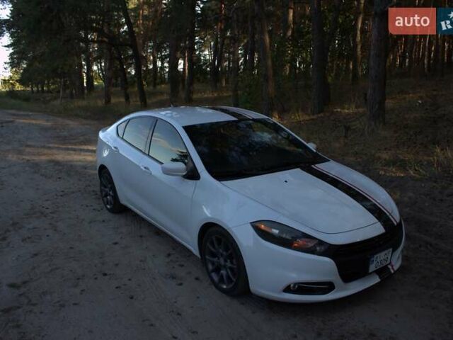 Белый Додж Дарт, объемом двигателя 2.4 л и пробегом 192 тыс. км за 9400 $, фото 1 на Automoto.ua