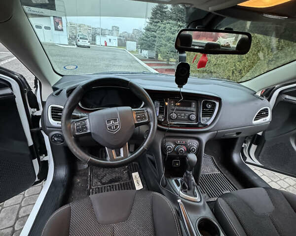 Белый Додж Дарт, объемом двигателя 2.4 л и пробегом 206 тыс. км за 9800 $, фото 16 на Automoto.ua