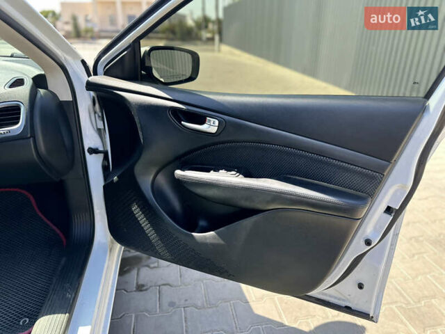 Белый Додж Дарт, объемом двигателя 2.4 л и пробегом 280 тыс. км за 7700 $, фото 13 на Automoto.ua