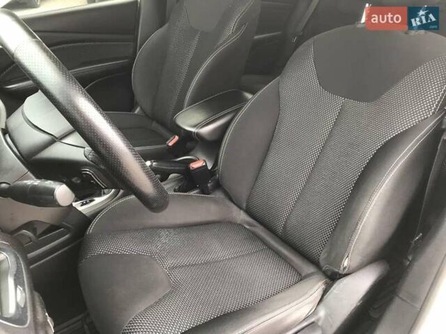 Белый Додж Дарт, объемом двигателя 2.4 л и пробегом 200 тыс. км за 8700 $, фото 15 на Automoto.ua