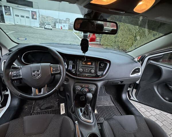 Белый Додж Дарт, объемом двигателя 2.4 л и пробегом 206 тыс. км за 9800 $, фото 17 на Automoto.ua