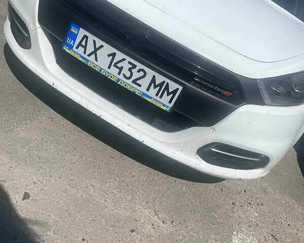 Белый Додж Дарт, объемом двигателя 2.4 л и пробегом 195 тыс. км за 6200 $, фото 5 на Automoto.ua