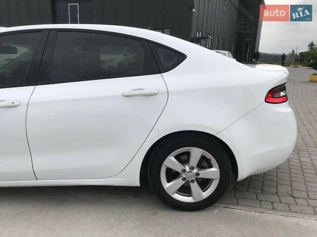 Белый Додж Дарт, объемом двигателя 2.4 л и пробегом 200 тыс. км за 8700 $, фото 4 на Automoto.ua