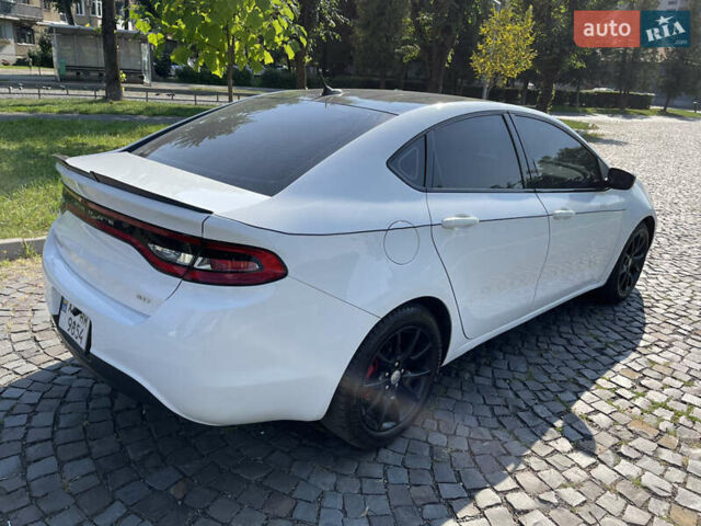 Белый Додж Дарт, объемом двигателя 2.4 л и пробегом 97 тыс. км за 10100 $, фото 5 на Automoto.ua